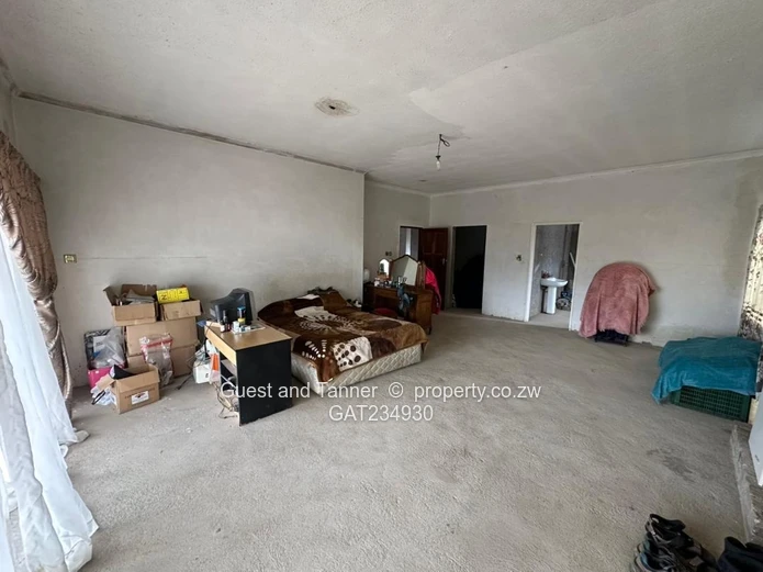  6-Bedroom House For Sale In Borrowdale West