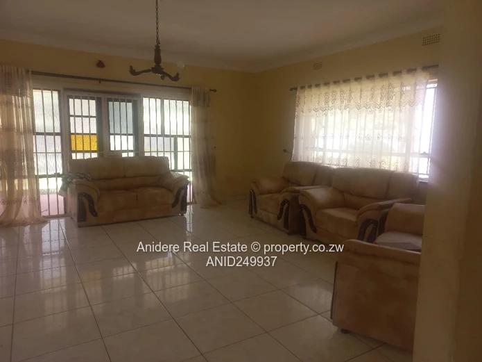 Greendale 4-Bed Home on 4395m² 