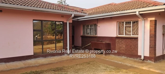 4-Bed Family Home in Nharira — 2440m² with Borehole
