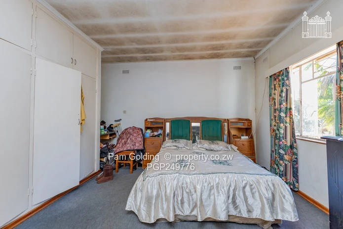 5Bedroom House on An Acre, Corner Property