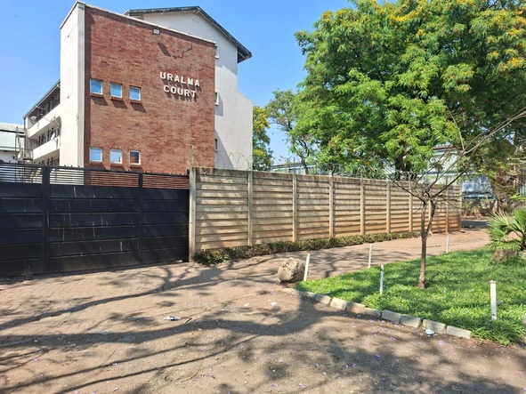 2 Bedroom Flat & Apartment