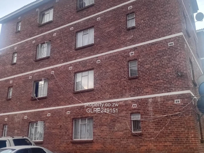 Willowvale 2-Bed Flat – Brick Block with Secure Parking