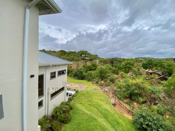 4 Bed Luxury Home in Crowhill Views!