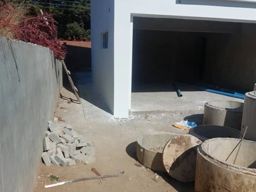 4 Bedroom Flat & Apartment