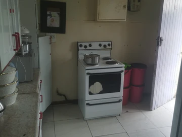 2 Bedroom Flat & Apartment