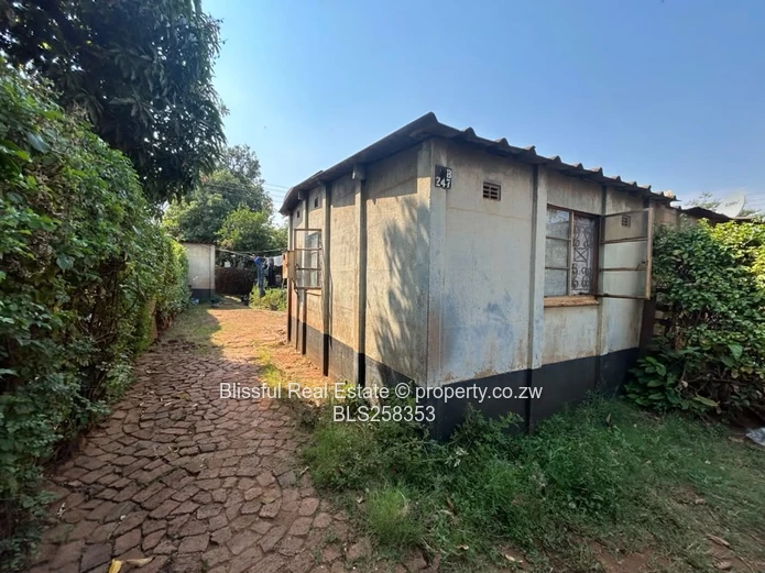 2 roomed cottage for sale in Dzivarasekwa 2-COUNCIL CESSION 
