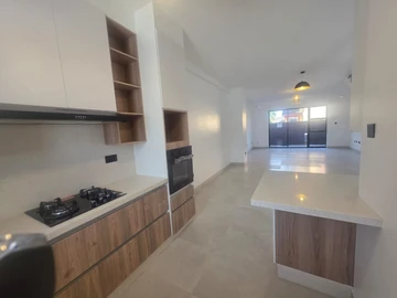 3 Bedroom Flat & Apartment