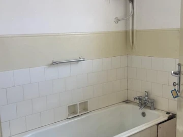 2 Bedroom Flat & Apartment