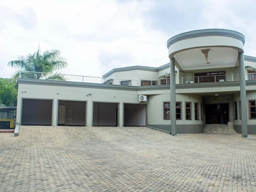 6 Bedroom House