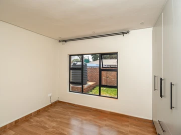 3 Bedroom Flat & Apartment