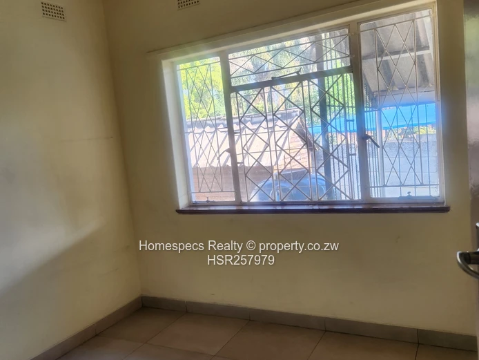  2-Bed Garden Flat with Carport in Avondale (Sole Mandate)