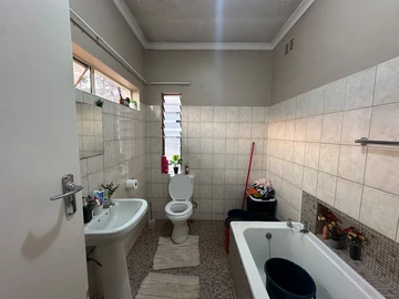 2 Bedroom Flat & Apartment