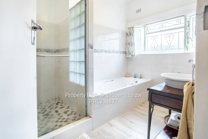 Timeless Family Home On 1 Acre With Borehole (Sole Mandate)