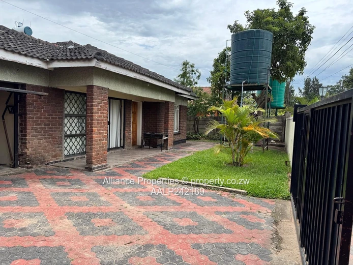 Modern 3-Bedroom Family Home for Sale in Mainway Meadows – Deeds Available