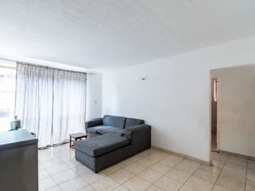 2 Bedroom Flat & Apartment