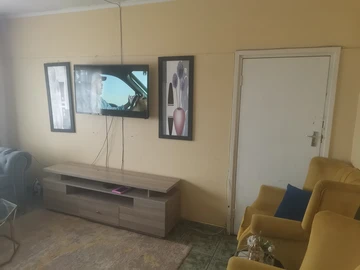 2 Bedroom Flat & Apartment