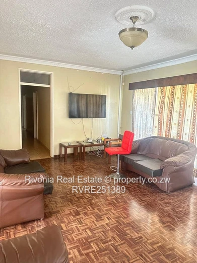 Greendale North: 4-Bed Home on 4200m² with Borehole