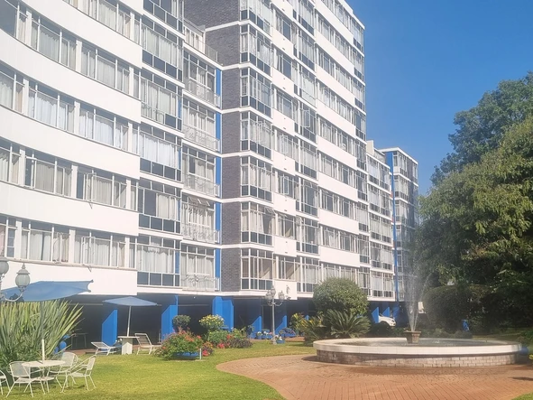 2 Bedroom Flat & Apartment