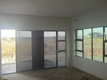 4 Bedroom Flat & Apartment