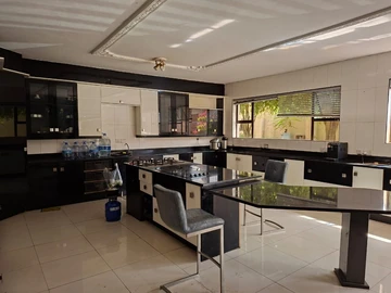 6 Bedroom House
