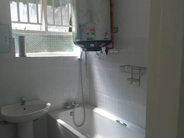 2 Bedroom Flat & Apartment