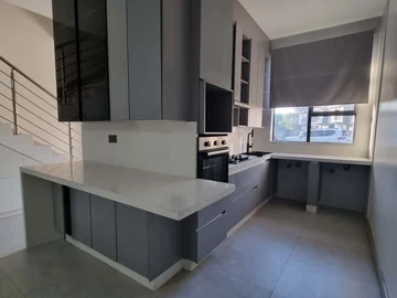 2 Bedroom Flat & Apartment