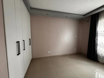 3 Bedroom Flat & Apartment