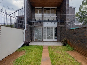 2 Bedroom Flat & Apartment