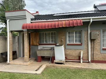 2 Bedroom Flat & Apartment