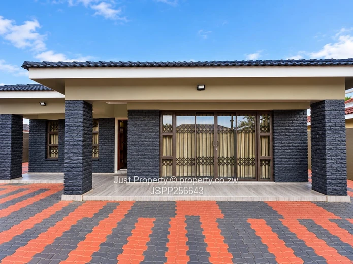 Madokero 4-Bed Home - Fitted Kitchen, Carport & Solar