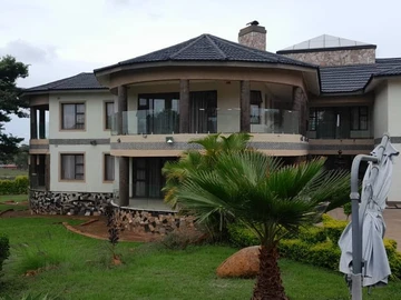 Sophisticated family home!!