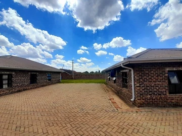 2 Bedroom Flat & Apartment