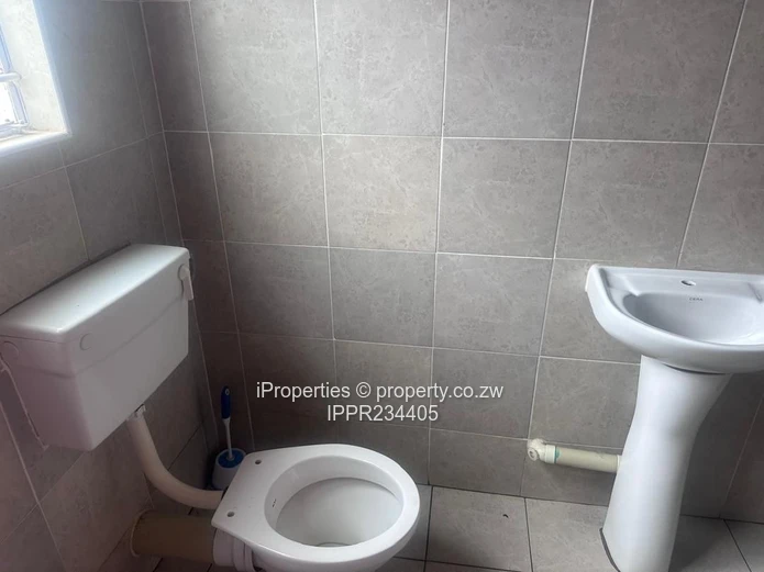 Neat 3-Bedroom Home in Stoneridge (200sqm)