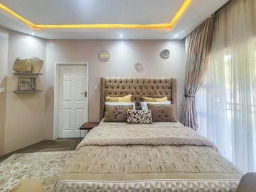 6 Bedroom House