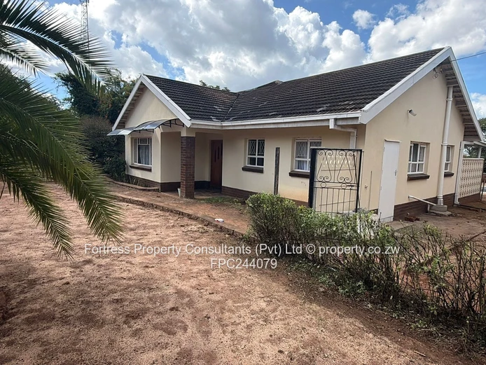 Matsheumhlope 3-Bed Home with Garden & Staff Quarters