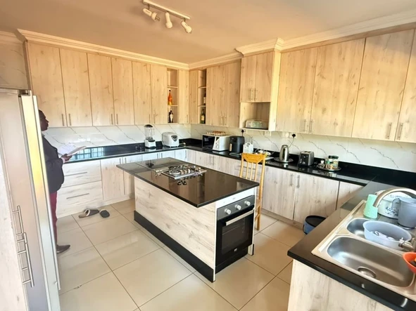5 Bedroom House