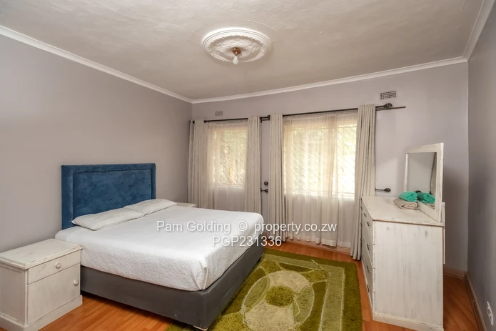 Neat and Spacious Family Home!!