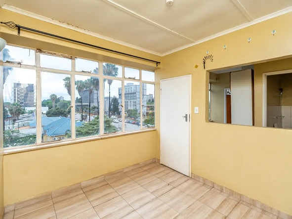 2 Bedroom Flat & Apartment