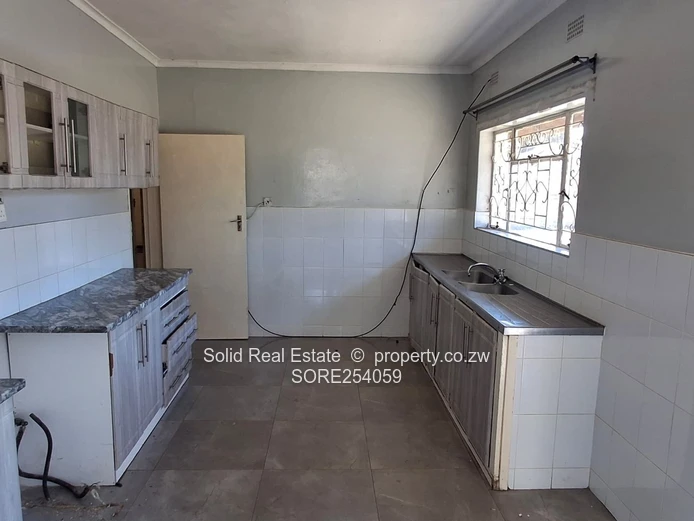3-Bed Greendale Home on 4,000m² with Borehole & Tank