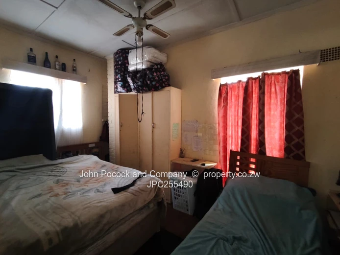 Malindela 5 Bedroom Home – Renovators Dream
