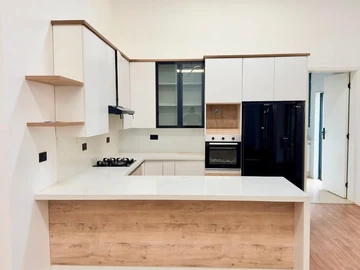 4 Bedroom Flat & Apartment