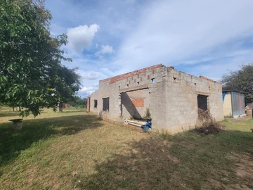 Farm & Agricultural Land