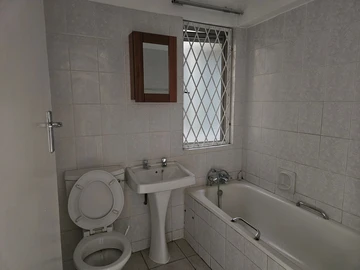 3 Bedroom Flat & Apartment