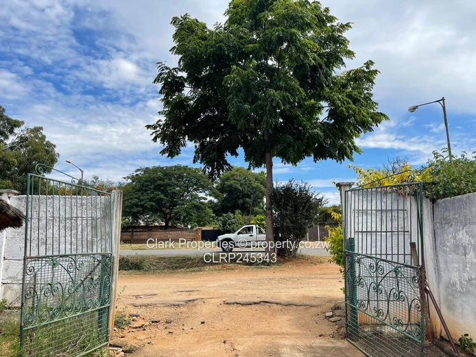 Excellent Location - offices, school, home