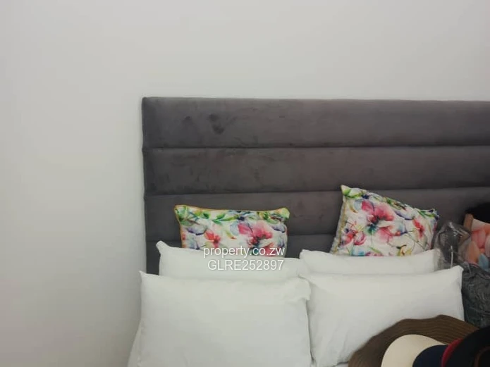 Bright High-Ceiling 4-Bed Home in Borrowdale (Borehole)