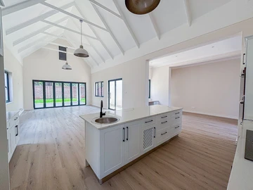 3 Bedroom Flat & Apartment