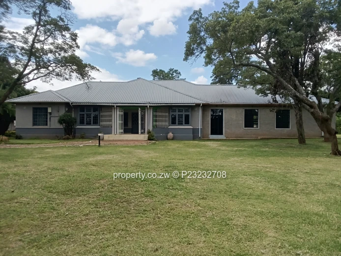 Newlands Office: 780m² with 10 Big Offices + a Conference Space on 6,100m² — Paved Drive & Borehole