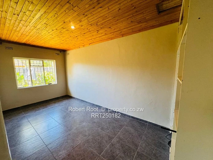 HOUSE FOR SALE in WATERFALLS PROSPECT (IDEAL FOR INVESTMENT) - TAKING NOSTRO