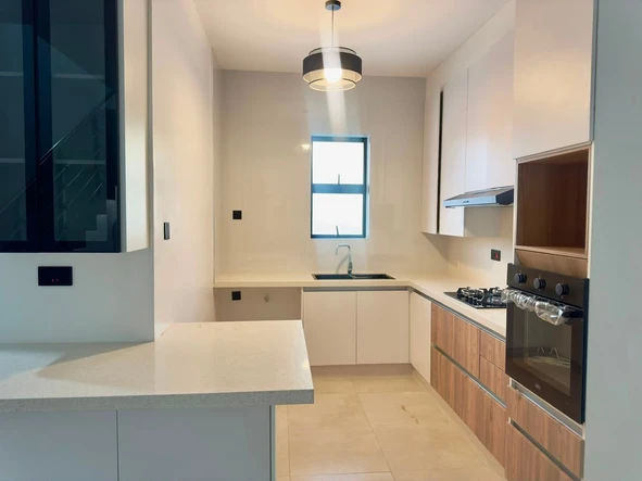 3 Bedroom Flat & Apartment