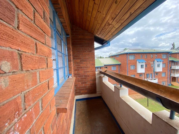 2 Bedroom Flat & Apartment